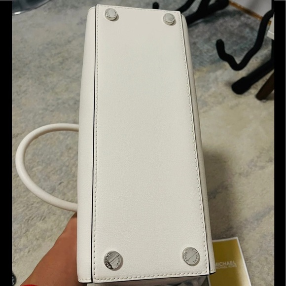 NWT Michael Kors Ellis Large Saffiano Leather Chainlink Satchel Bag Optic White - Picture 10 of 12